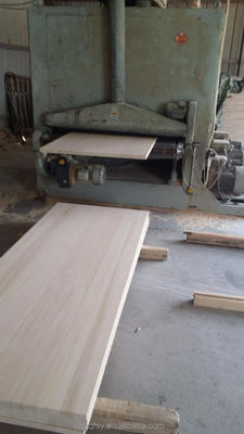 Workshop Pine Wood Board Customizable Solid Pine Board with Density 480-550kg/m3
