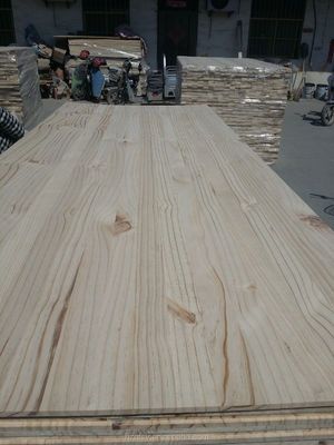 8-12% Moisture Content Pine Board from Zealand for Customization and Eco-Friendly
