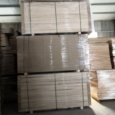 8%-12% Moisture Content Poplar Board Bleached Veneer Solid Board for Building Construction