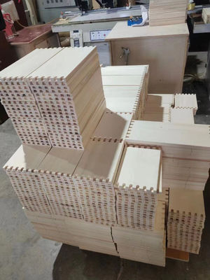 Upgrade Your Beekeeping Equipment with Modern Beehive Box 4 Frames and 7 Frames Included