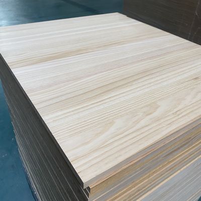 AA Grade Radiata Pine Board With E0 E1 Environmental Glue 9-35mm Thickness