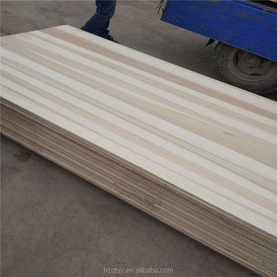 Poplar Solid Timber Board Moisture Content 8%-12% With Length 100mm-2440mm