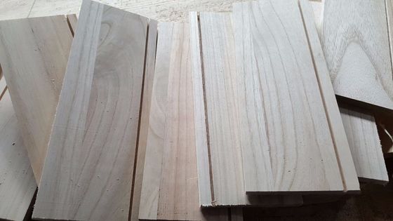 Building Construction Furniture Paulownia Solid Wood Board with 300kg/m3 Density