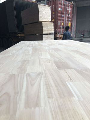 Clean and Finished Rubber Wood Finger Joint Board with High Density of 730-830kg/cbm