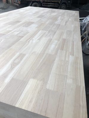 Clean and Finished Rubber Wood Finger Joint Board with High Density of 730-830kg/cbm